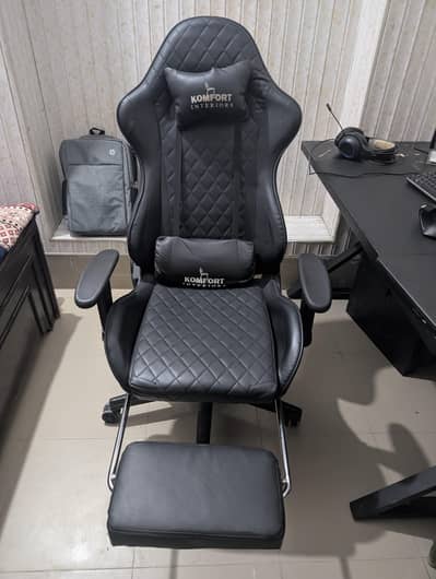 Gaming Chair with Foot Rest