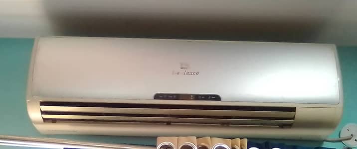 Selling Non-inverter 2ton Dawlence AC at reasonable price