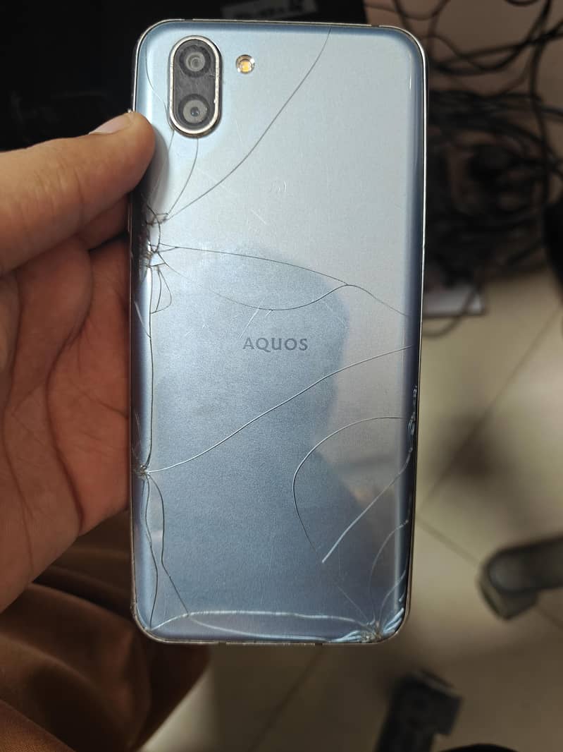 Sharp Aquos R2 1