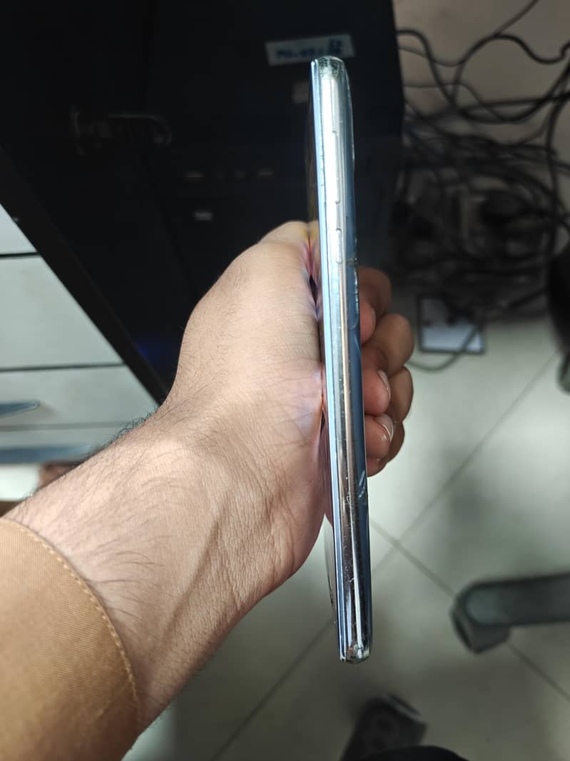 Sharp Aquos R2 3