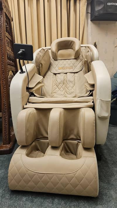 JC BUCKMAN LUXURY FULL BODY MASSAGE CHAIR