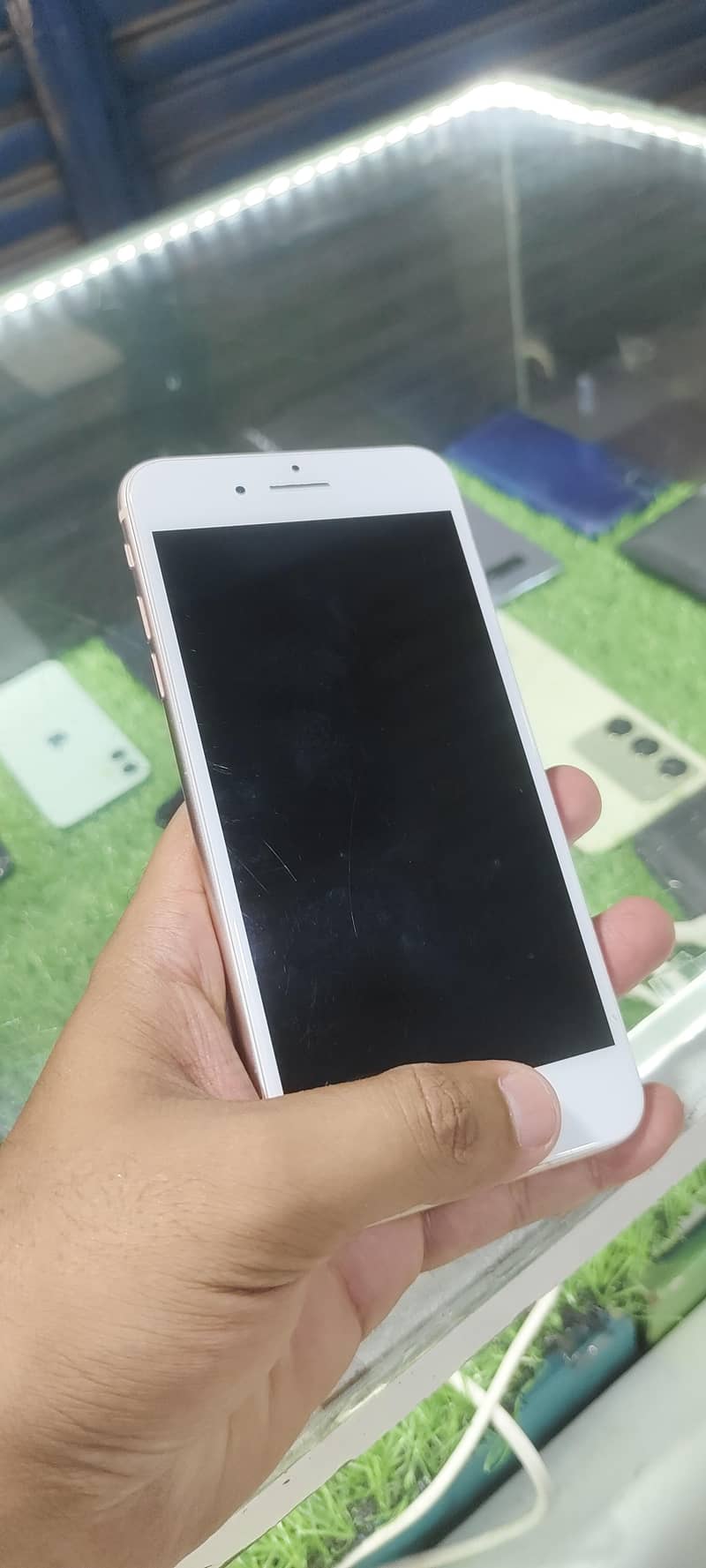 Apple iPhone 8 Plus 0