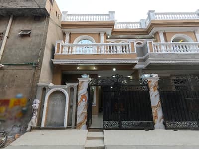 Good Prime Location 5 Marla House For sale In Cavalry Ground