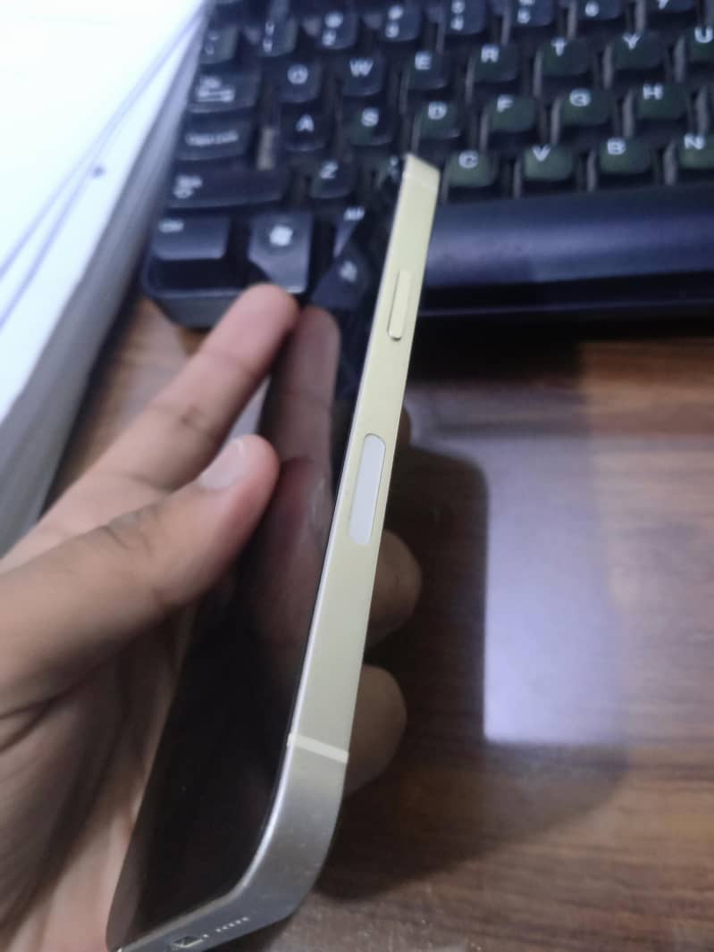 Apple iPhone 13 3