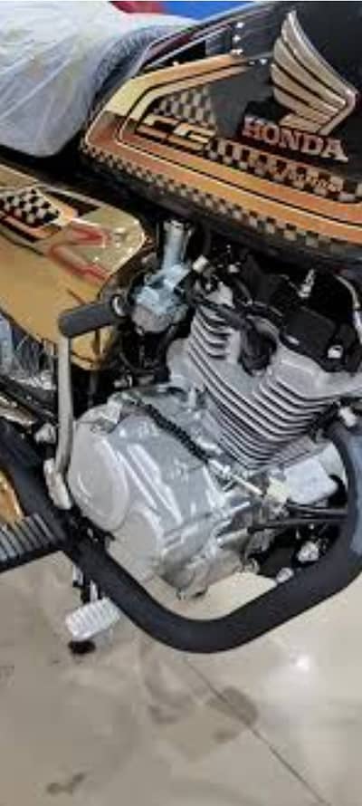 Honda 125c gold addition 1350 km cahla hova condition 10/10 black col