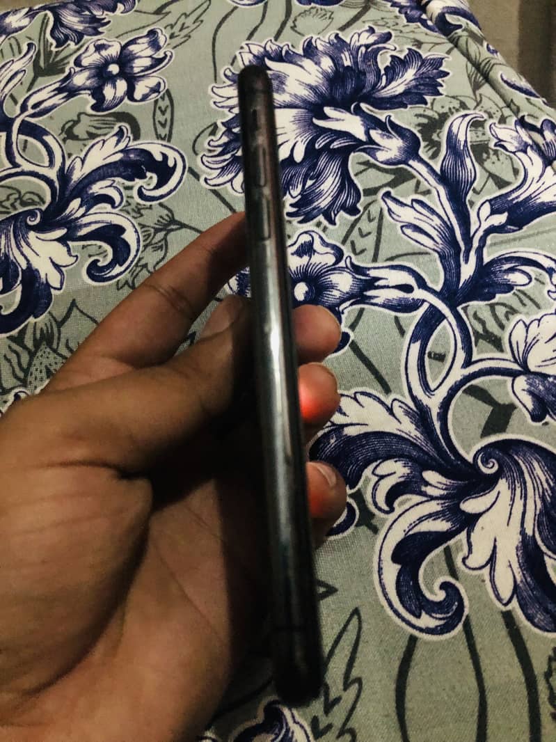 Apple iPhone X 5
