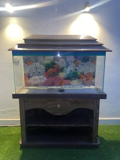 Almost Un-Used Top Quality Aquarium Jar And Best Wooden Table For Sale