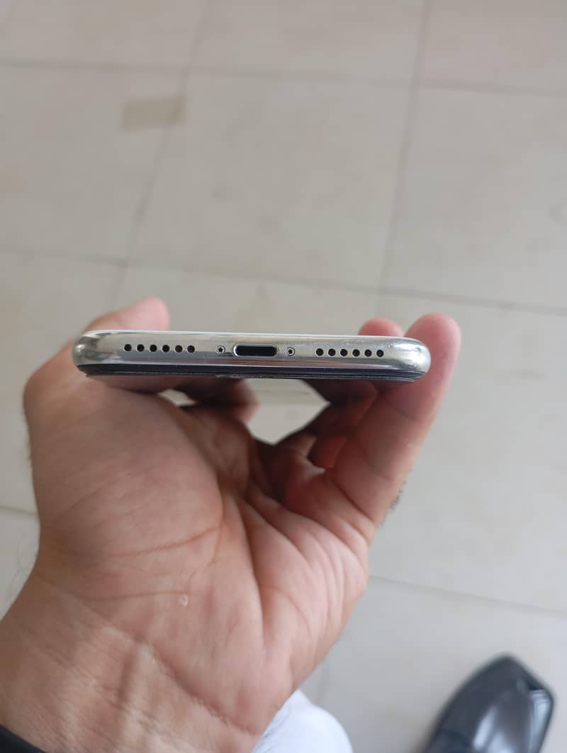 Apple iPhone X 4