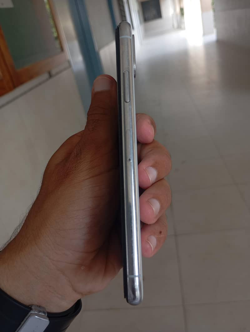Apple iPhone X 5