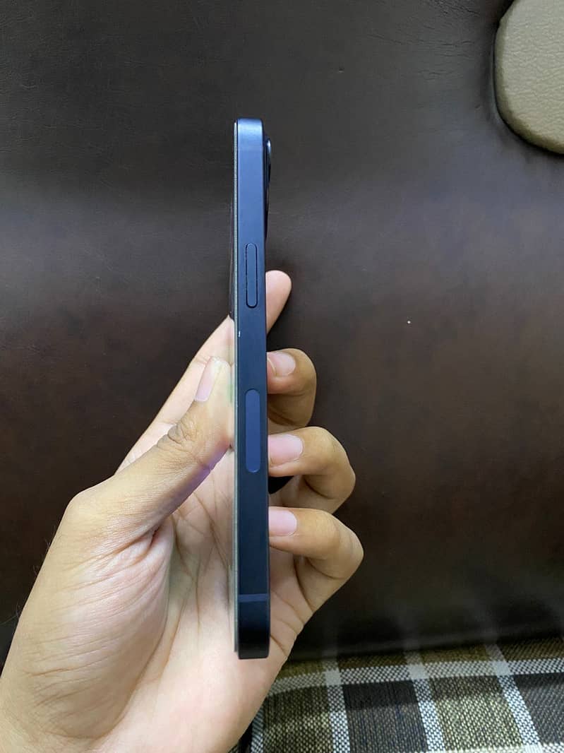 Apple iPhone 13 2