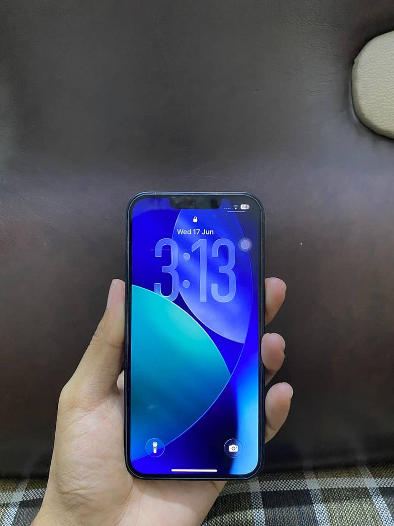 Apple iPhone 13 4