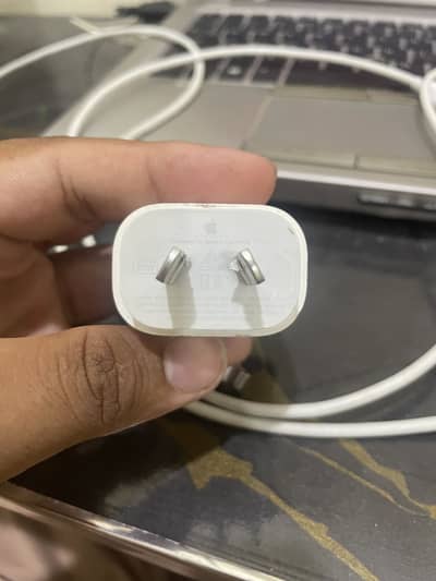 Orignal iphone chargee for sale