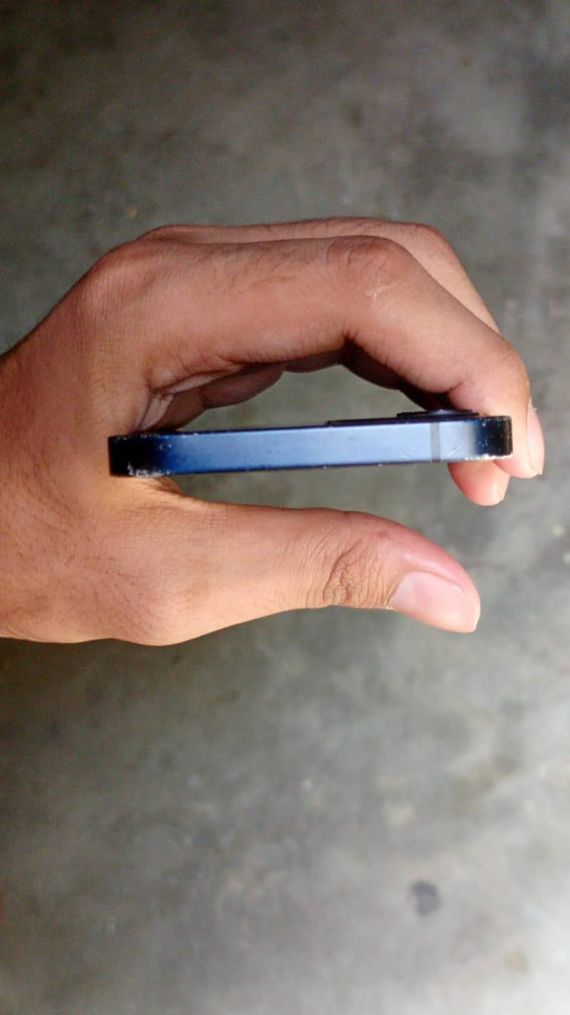 Apple iPhone 12 11