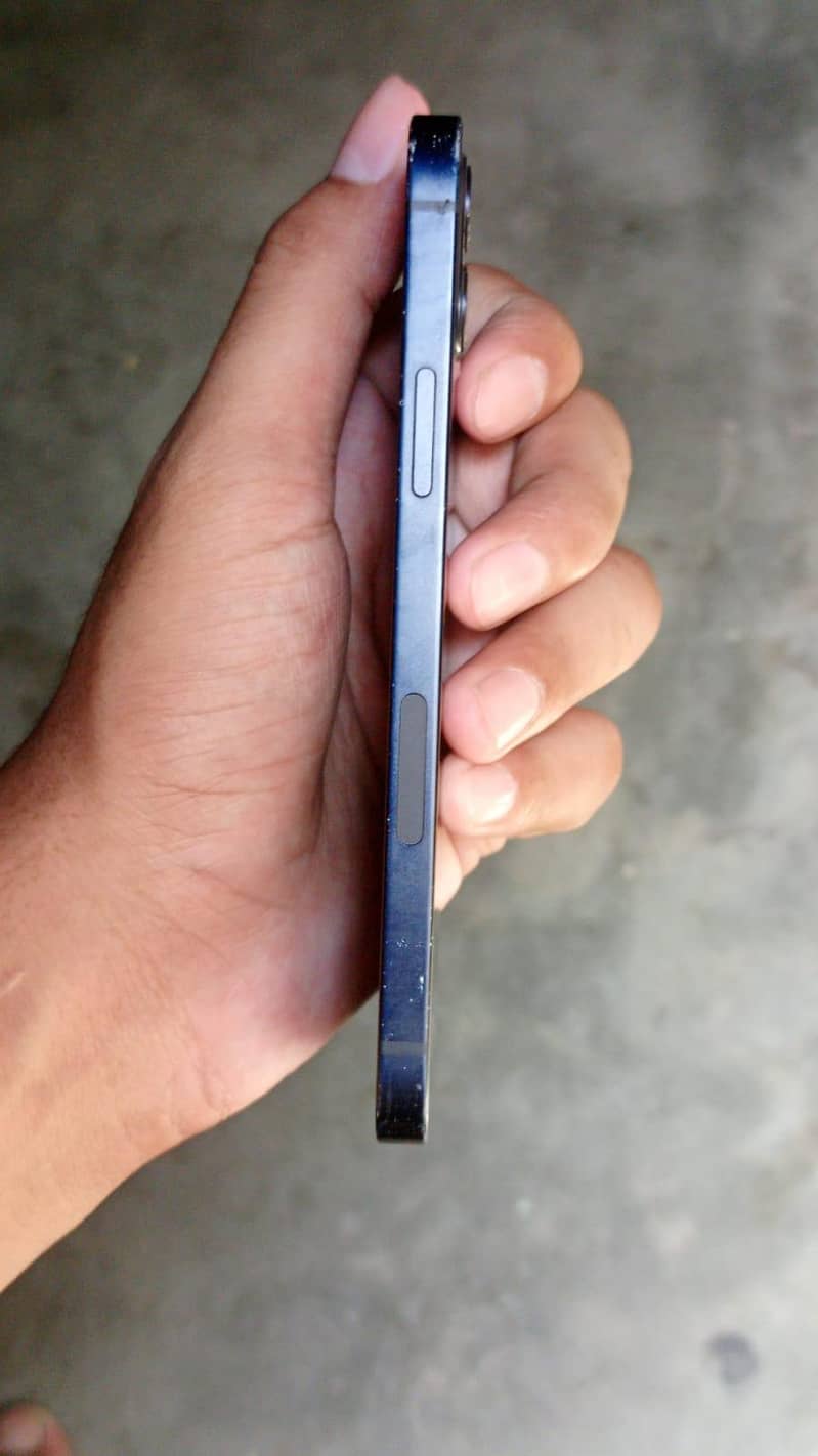 Apple iPhone 12 17