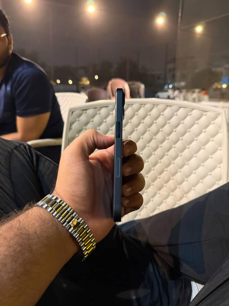 Apple iPhone 13 2