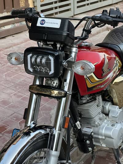 Cg 125S gold (2025)