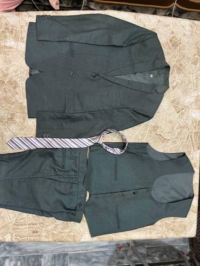 3 pics used pent coat in new condition