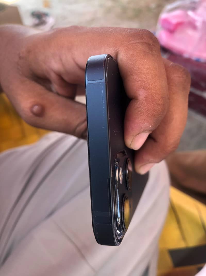 Apple iPhone 13 2