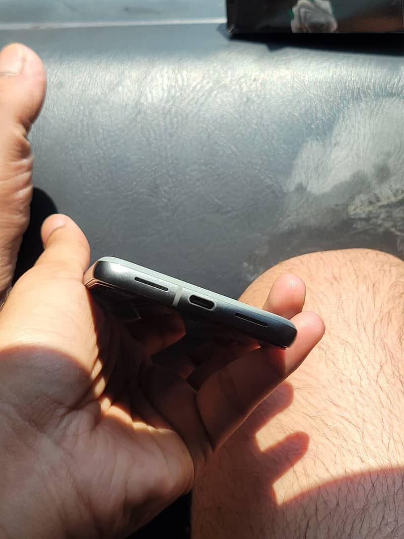Google Pixel 8 4