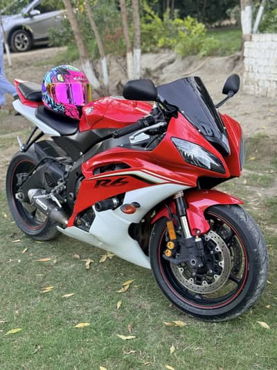 Yamaha R6 2013 with gytr exhaust