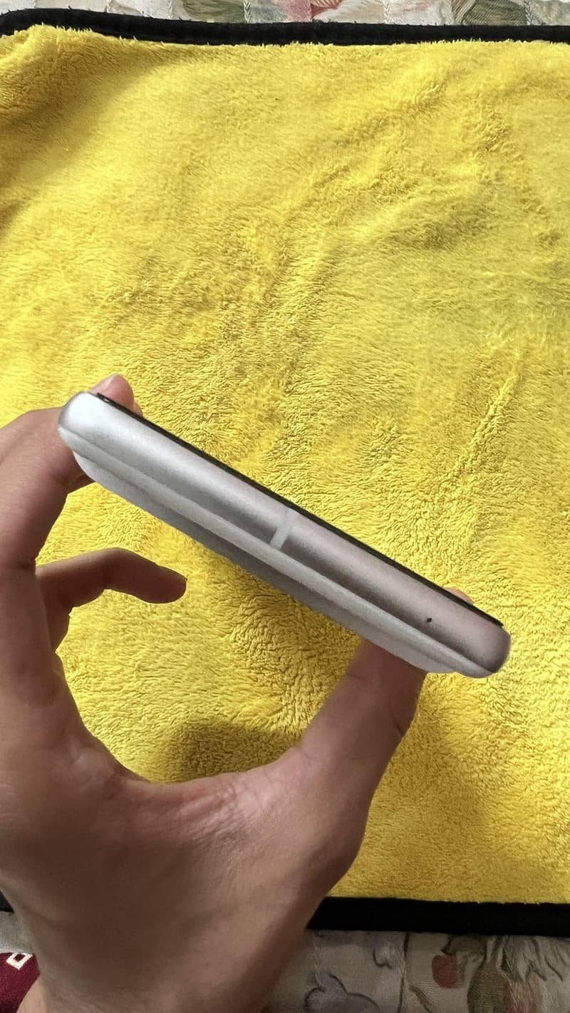 Google Pixel 7 4