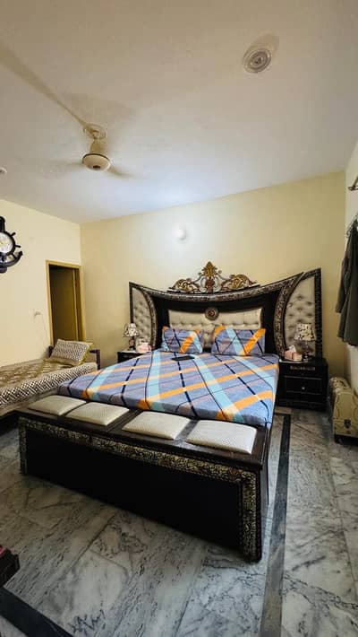 Double bed without mattress