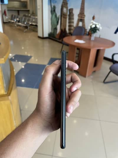 One Plus 7T Pro McLaren 12/256 with charger Can be patched