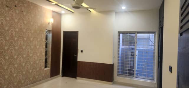 10 Marla Facing Park Janiper Block Bahria Town Lahore House For Sale