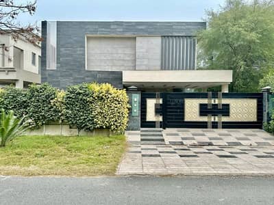 1 Kanal Elegant Designer Bungalow Phase 6