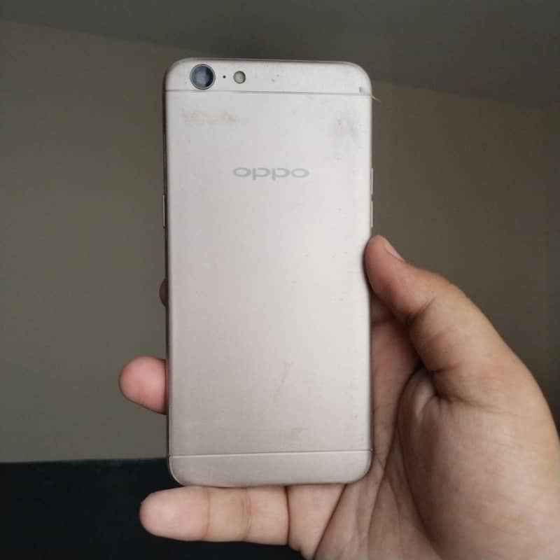 OPPO A57 0