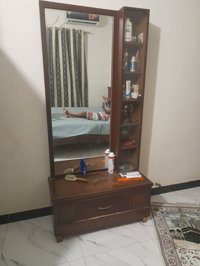 Dressing Table with long mirror 2