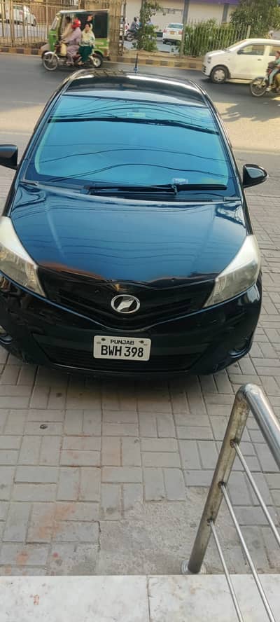 Toyota Vitz F 1.0 2014 I Lahore registered