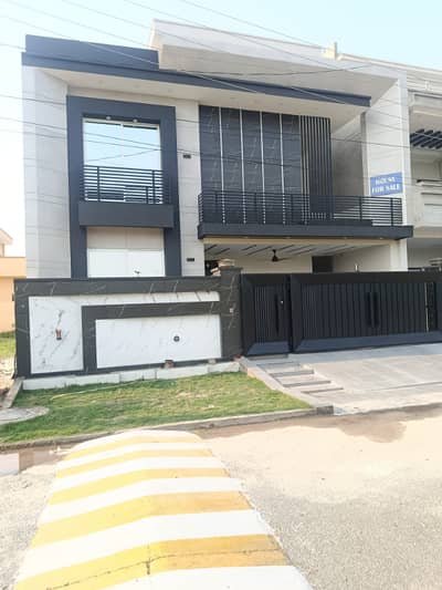 10 Marla brand new house Nespak phase 3 facing park 6 bedroom attached washroom TV lonch 2kitchen all faisalteis available A plass construction for sale prime lucation