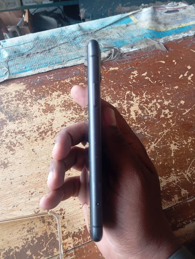 Apple iPhone 11 3