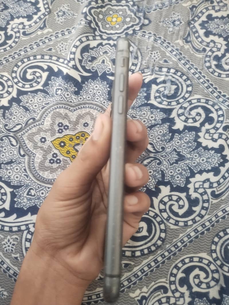 Apple iPhone 11 3