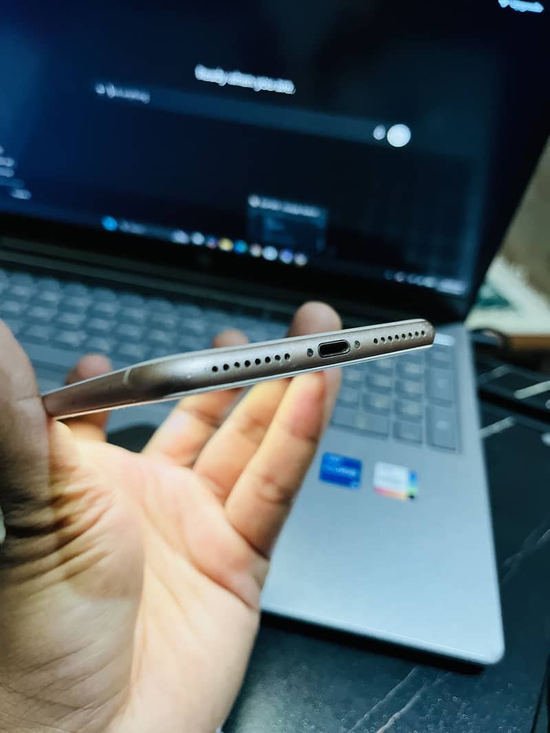 Apple iPhone 8 Plus 2