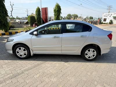 honda city 2016 |faimly used | genuine car|