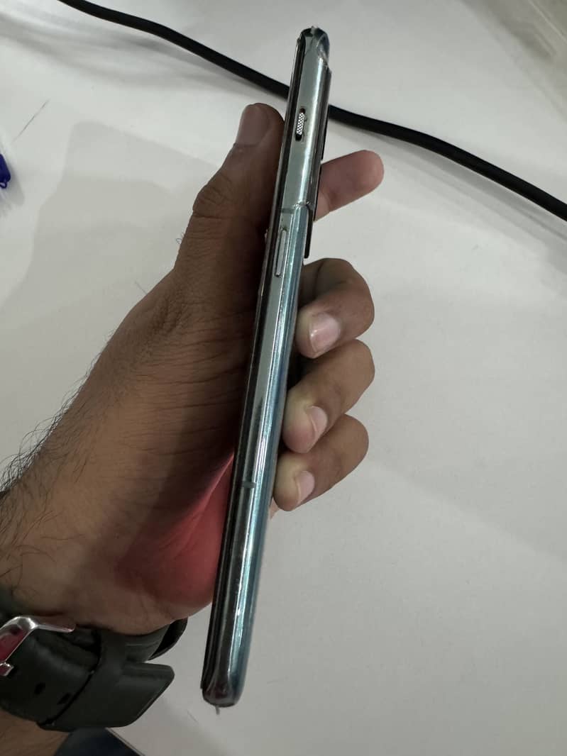 One Plus 10 Pro 4