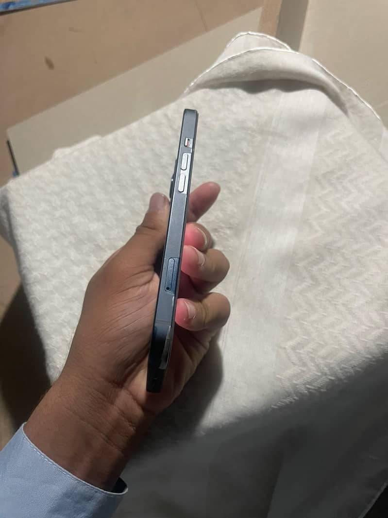 Apple iPhone 13 4