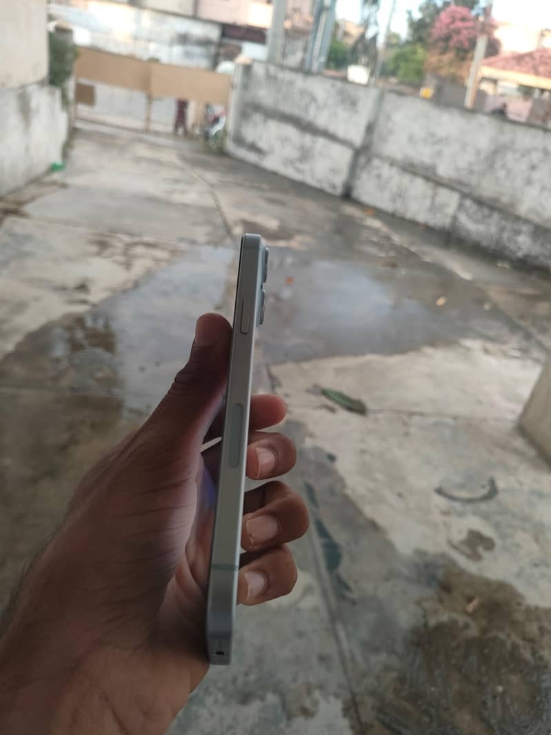 Apple iPhone 15 plus 2