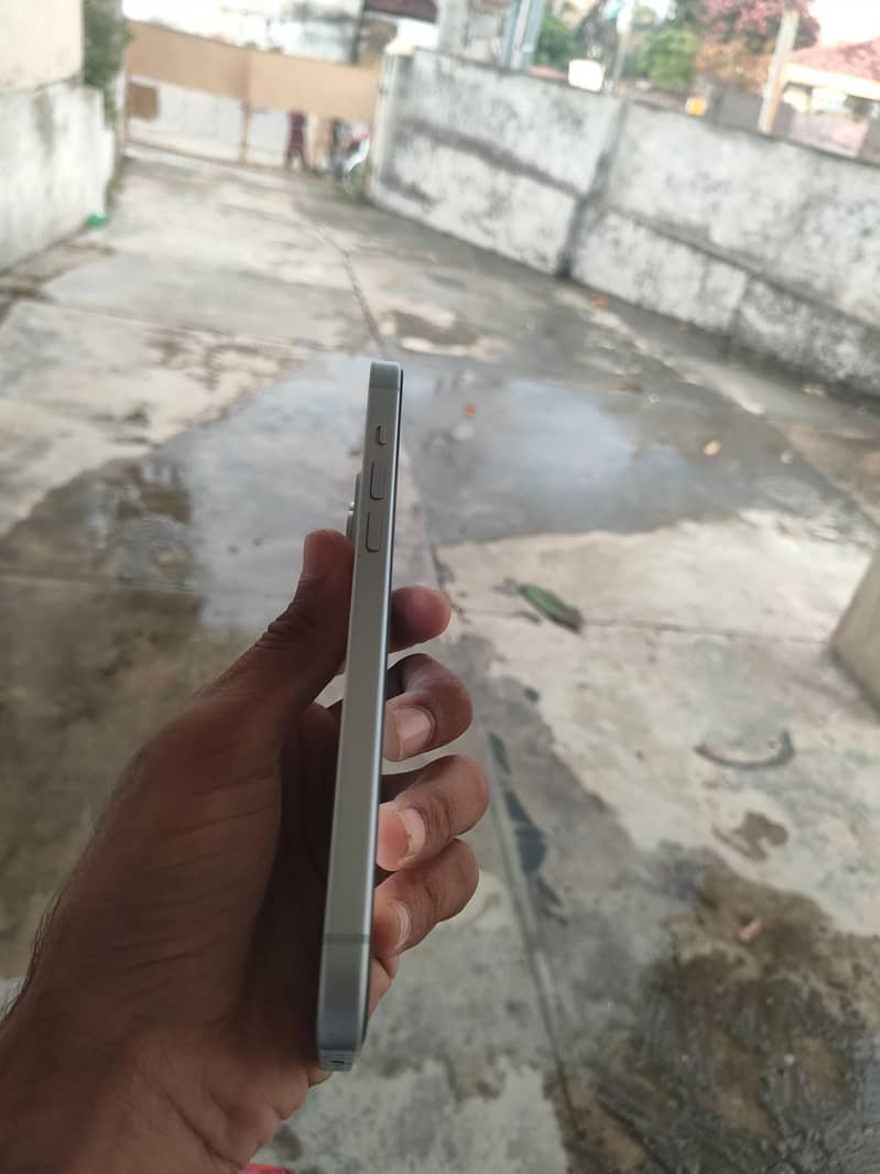 Apple iPhone 15 plus 3