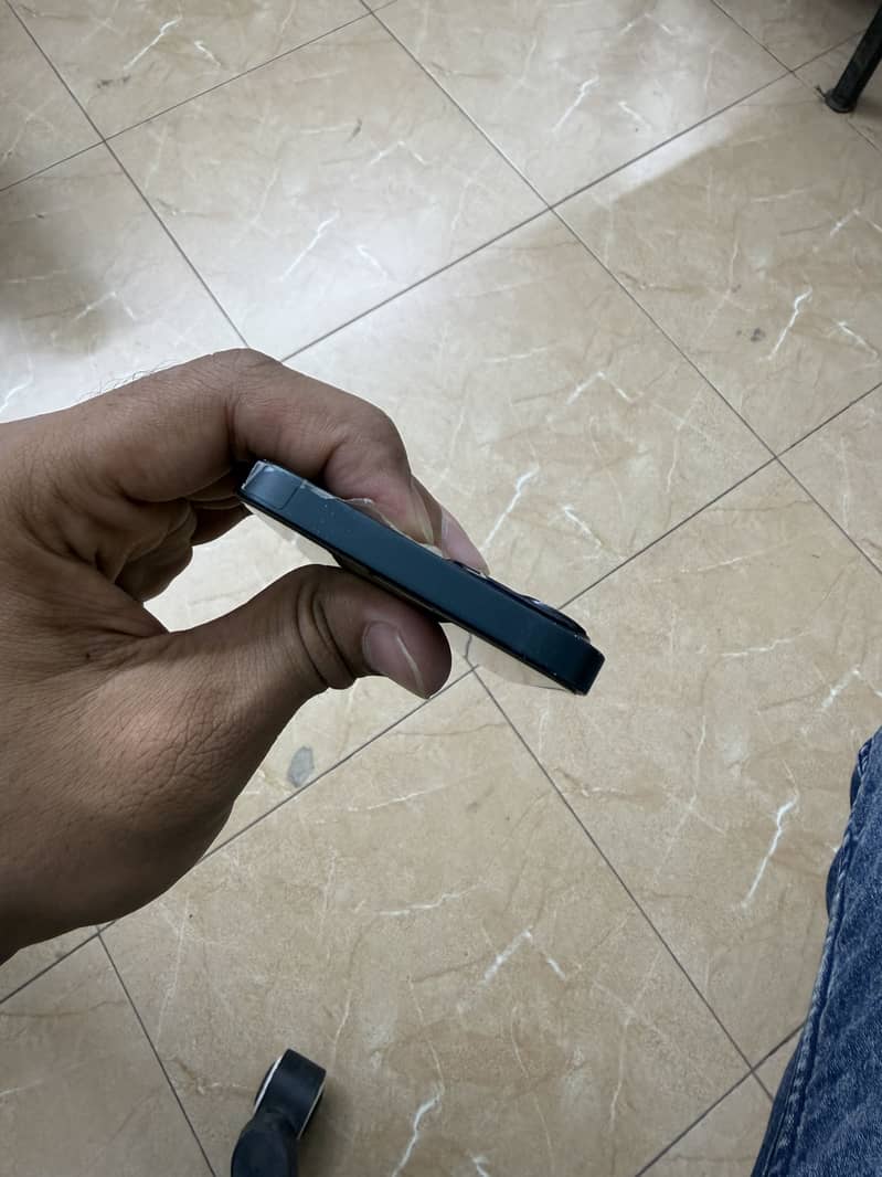 Apple iPhone 13 7