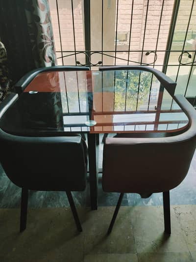 Elegent & compact 4 seater dinning table
