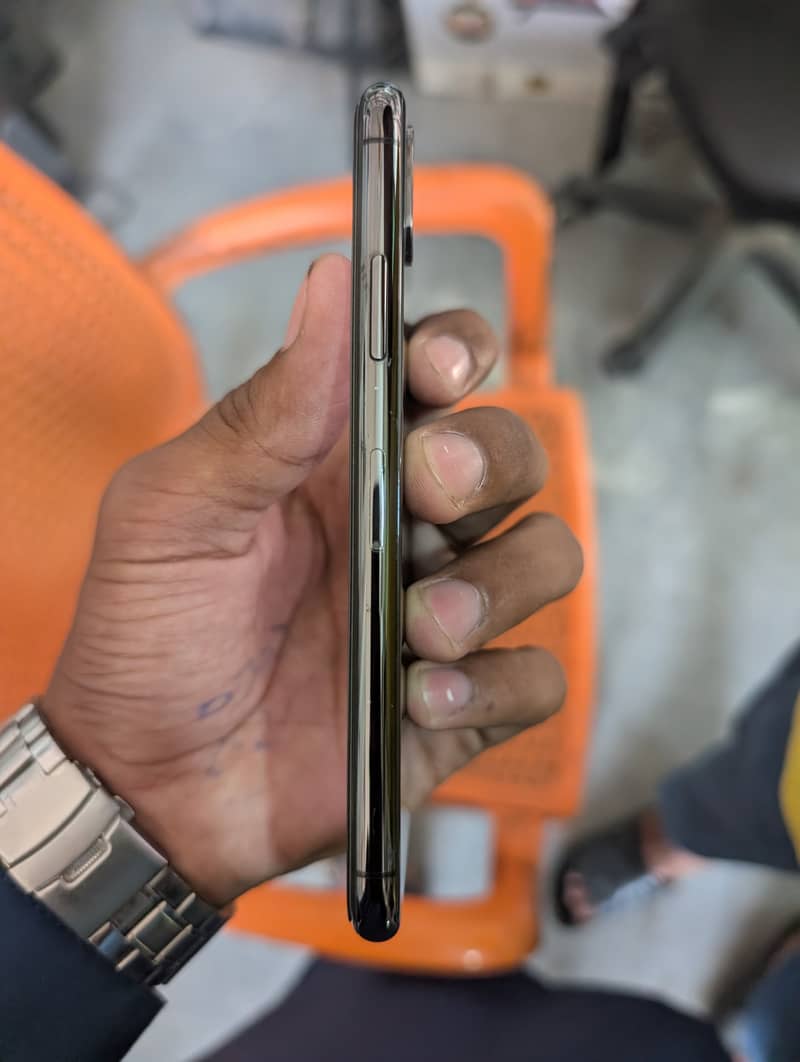 Apple iPhone X 3