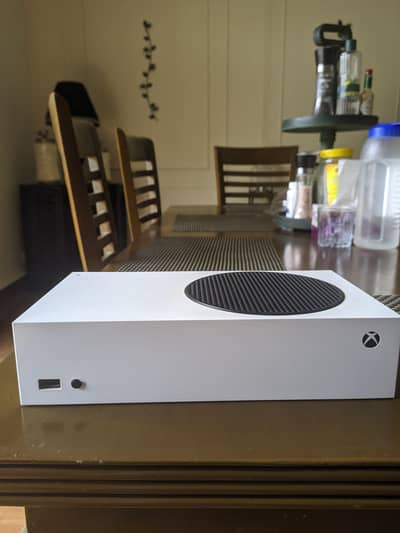 Xbox Series S with one controller