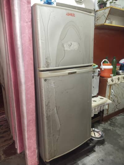 Dawlance ka Fridge hy Bilkul oky condition