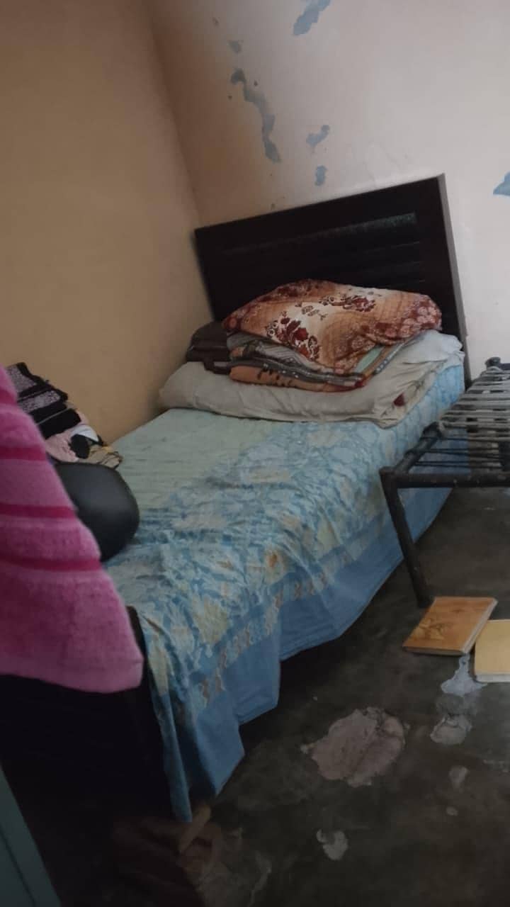 single bed 0