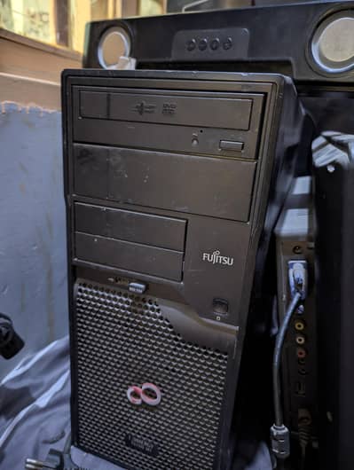 Fujitsu Gaming PC Xeon E3-1226 V3