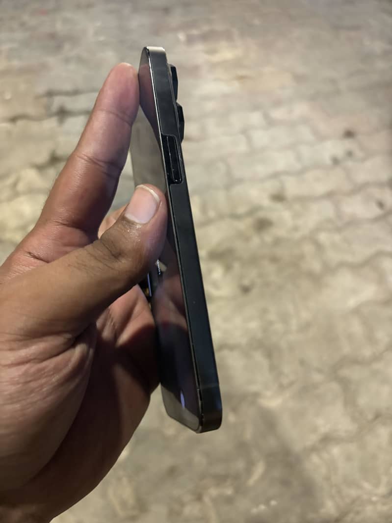 iPhone 13 Pro Full Sim time 3