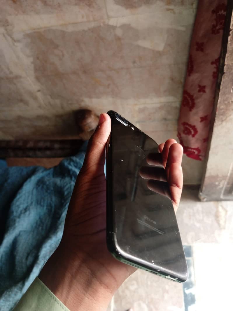 Apple iPhone 7 Plus 2